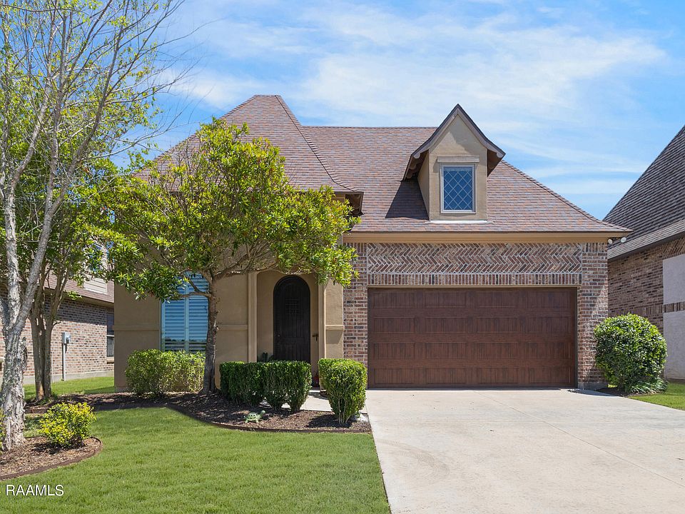 1st image of 201 Golden Cypress Dr