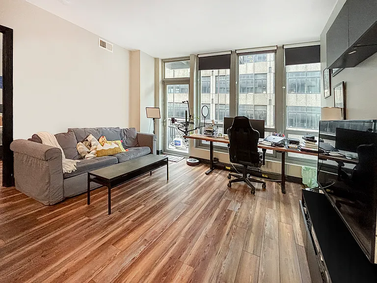 565 W Quincy St #802 — Photo 6