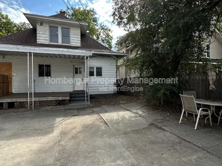 904 W Spofford Ave #B — Photo 8