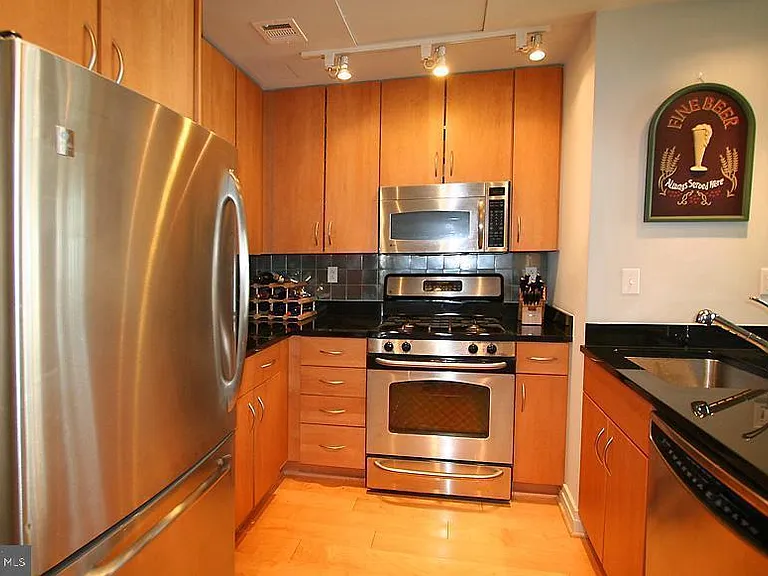 301 Massachusetts Ave NW #506 — Photo 4