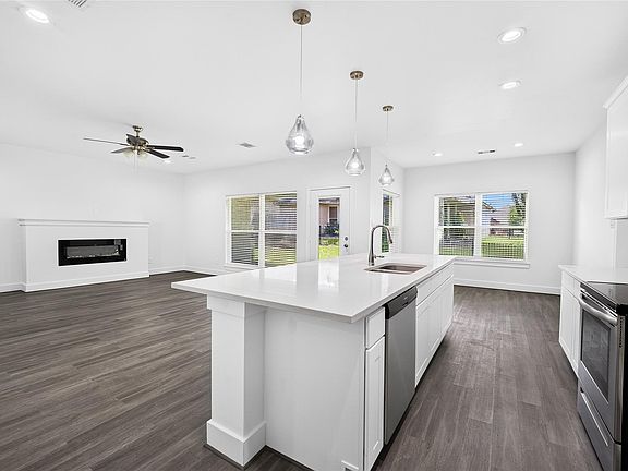 5th image of 229 Blue Hill Dr