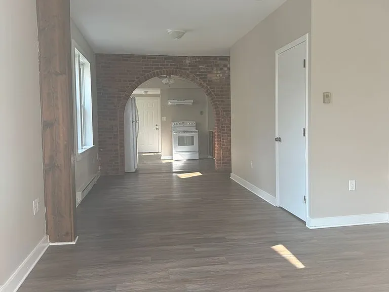 125-127 Elm Street — Photo 2