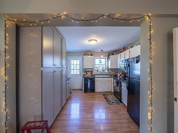 4th image of 51 Croushorn Ln