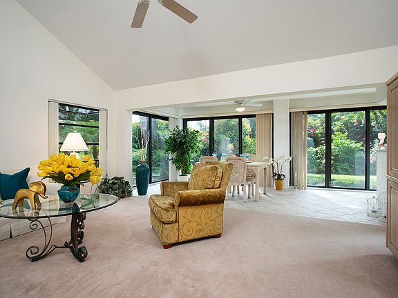Spacious sunny great room