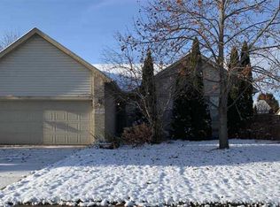 27200 Robin Dr, Chesterfield, MI