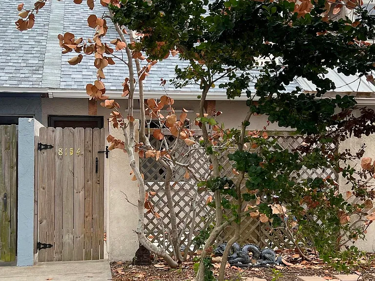 8154 Ridgewood Ave — Photo 2