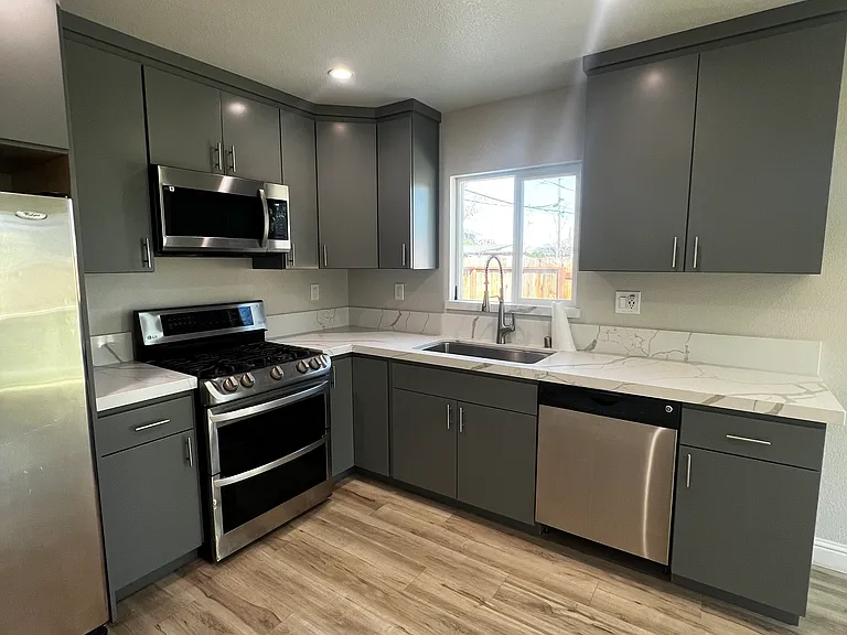 3165 Linden St — Photo 9