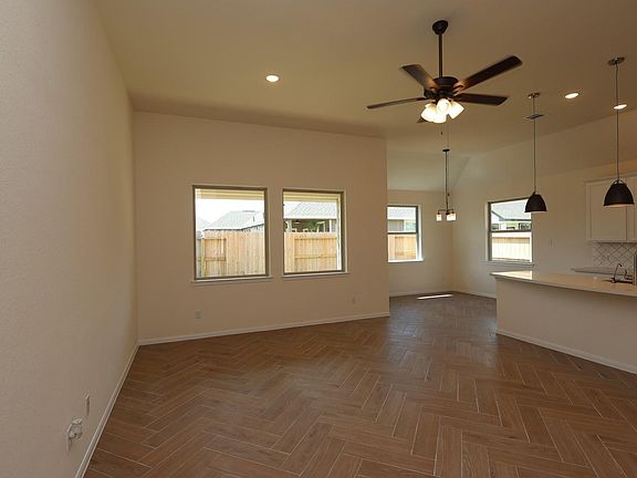 5th image of 32319 Magnolia Glen Ln