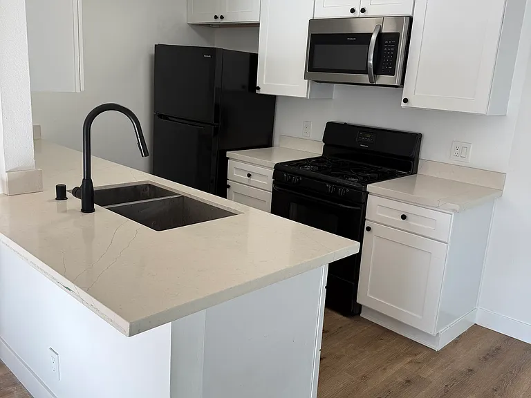 1520 S Bedford St #7 — Photo 5