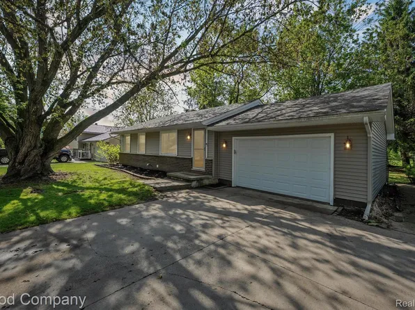 1008 Park St, Tecumseh, MI 49286