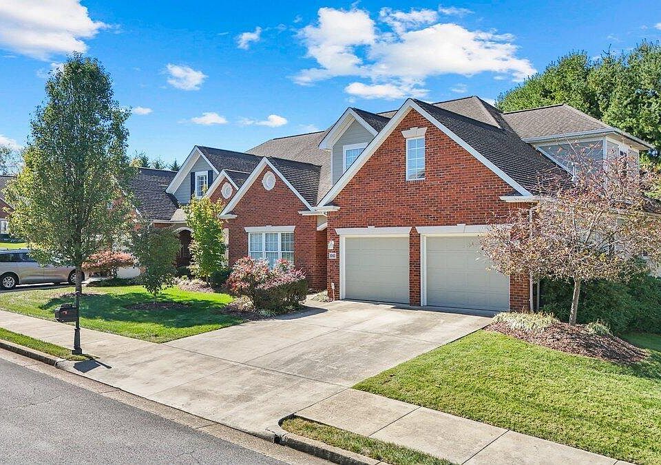 1st image of 1043 Hunters Lake Dr