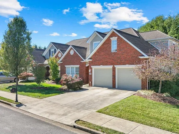 1043 Hunters Lake Dr, Johnson City, TN 37604