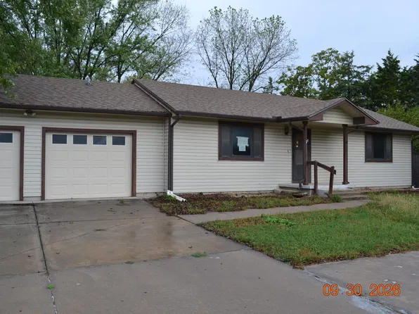 523 N Lakeside Dr, Andover, KS 67002