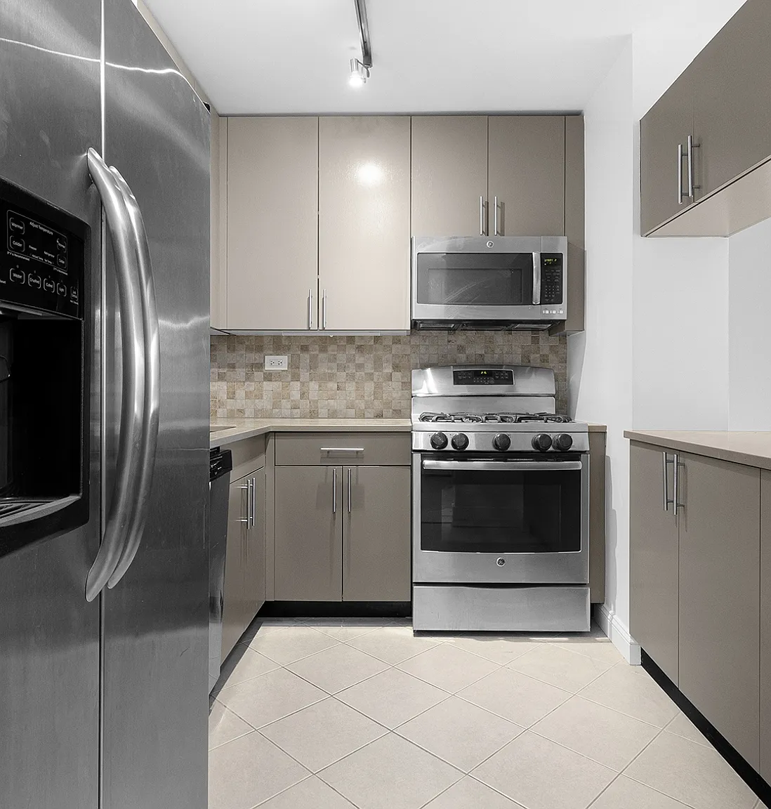 330 East 39th Street — Photo 3
