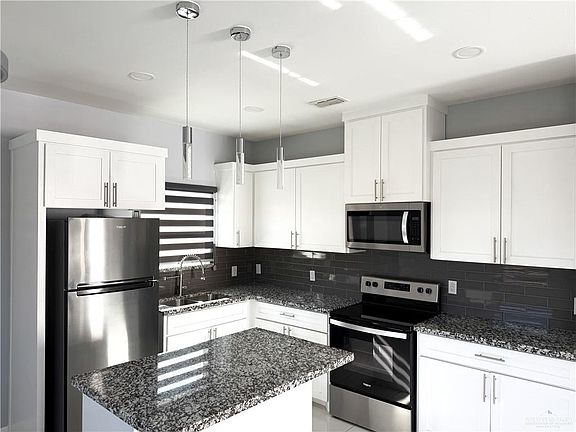 5th image of 1602 Angelina Dr #1