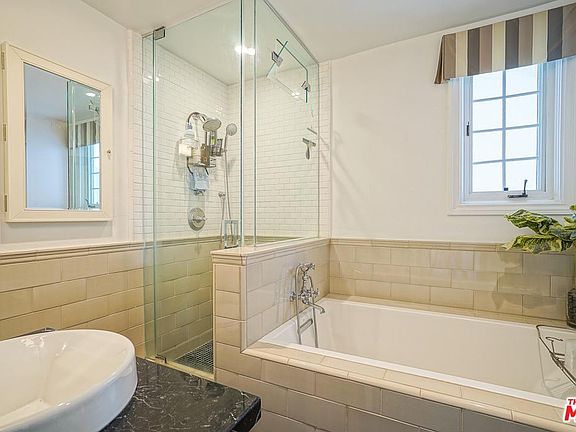 4th image of 1424 N Crescent Heights Blvd Unit 57