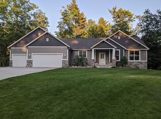 1650 N Glen Wood Dr, Ludington, MI 49431