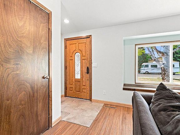 5th image of 343 Hawthorn Dr