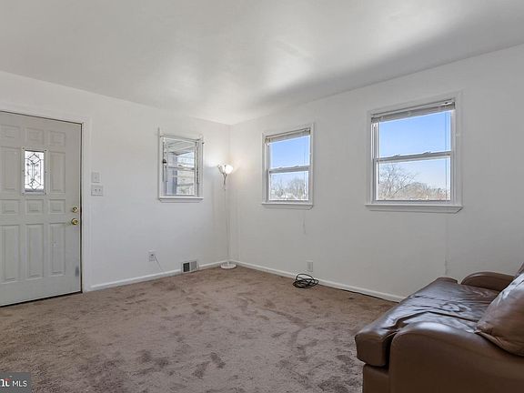 3rd image of 2801 Woodland Ave