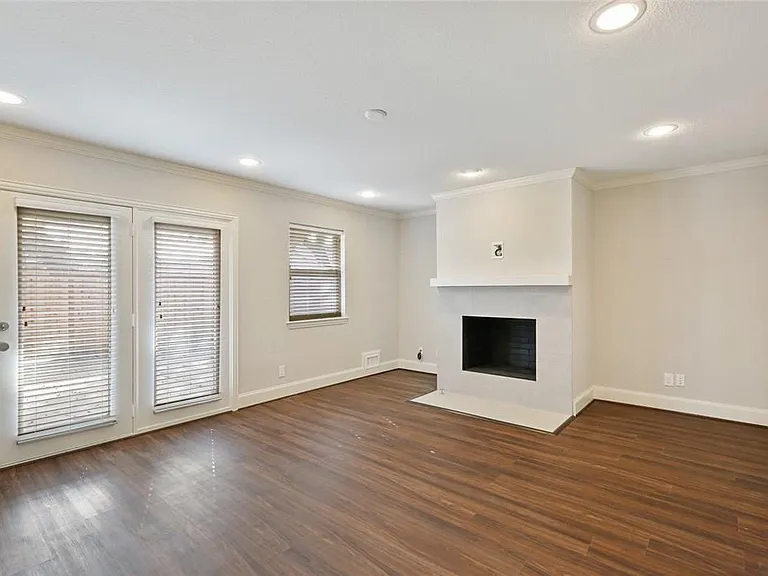 9015 Villa Park Cir — Photo 12