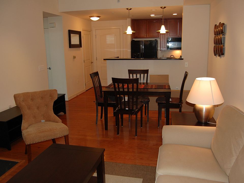 1st image of 1000 N Randolph St APT 807