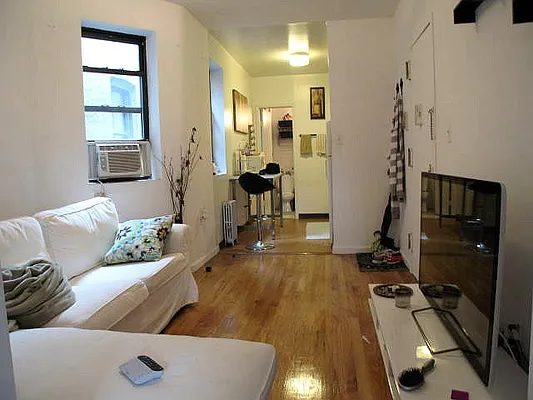Rented by Roseann Lettieri Realty | media 2