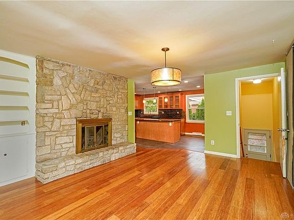 4th image of 64 Williamsburg Ln