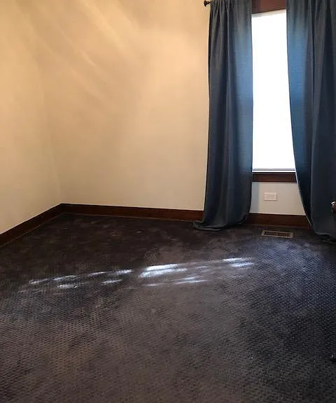 17433 Woodford Ave — Photo 14