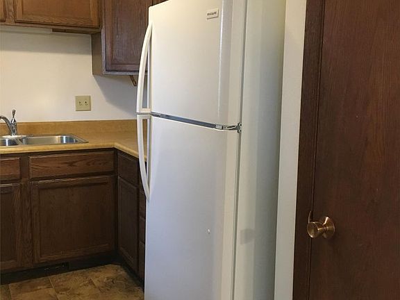 5th image of 22 Donohue Ct APT 4