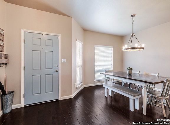 3rd image of 503 Deer Cross Ln