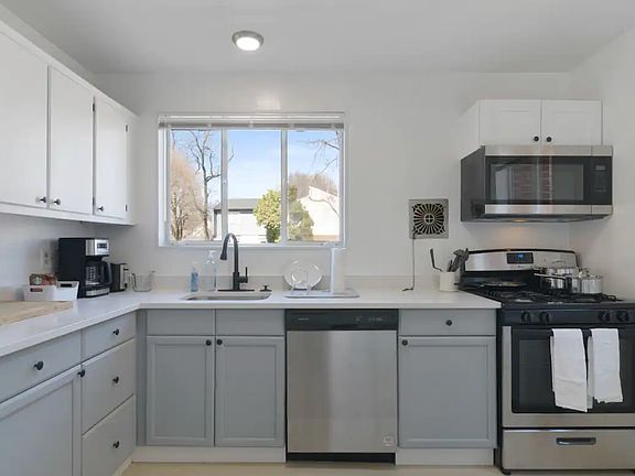 3rd image of 4206 Washington Blvd