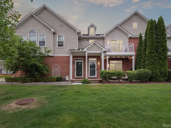 29811 Trail Creek Dr, New Boston, MI 48164