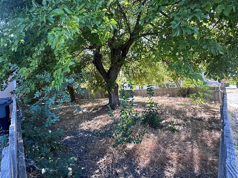 760 Arden Way #B — Photo 10