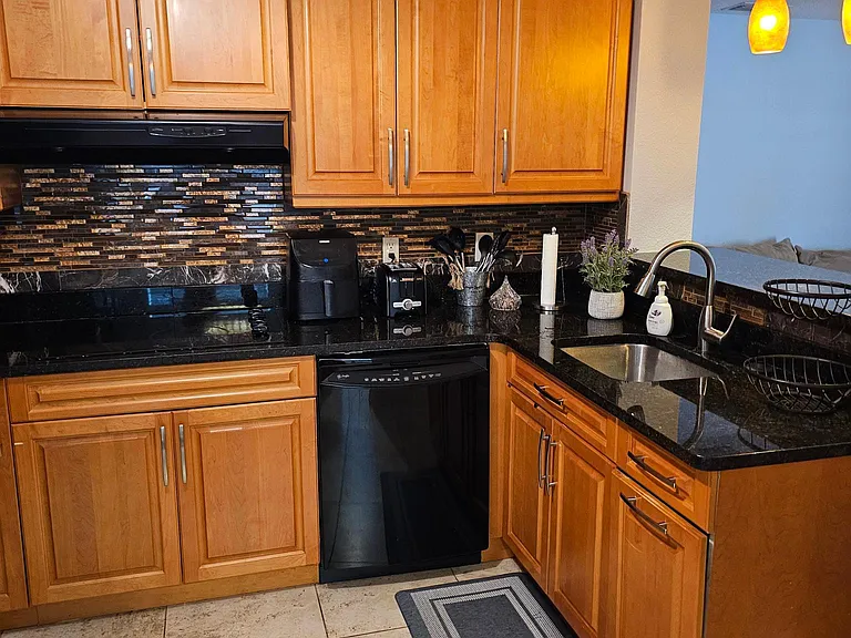 810 W Canton Ave — Photo 14