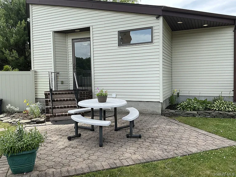 31 Cottage Dr — Photo 12