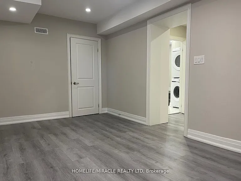 45 Malamute Cres #BASEMENT — Photo 7