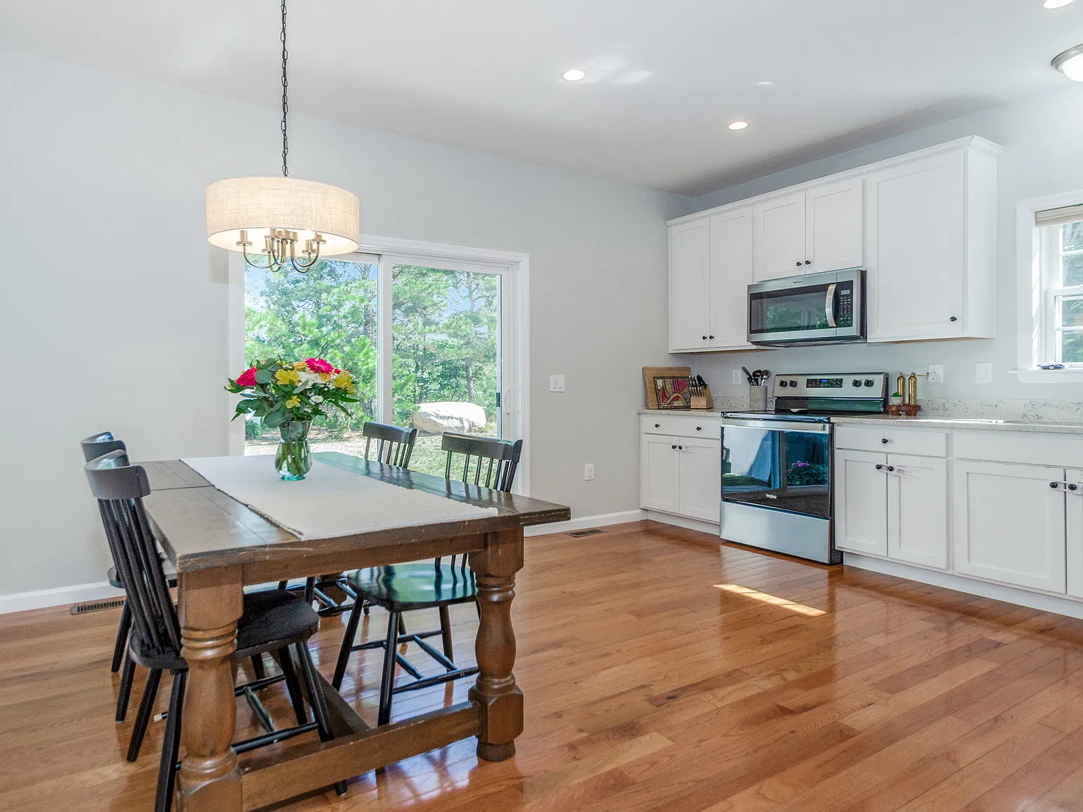 2 bed, 1.5 bath, 1320 sqft, $2,800 — Photo 4