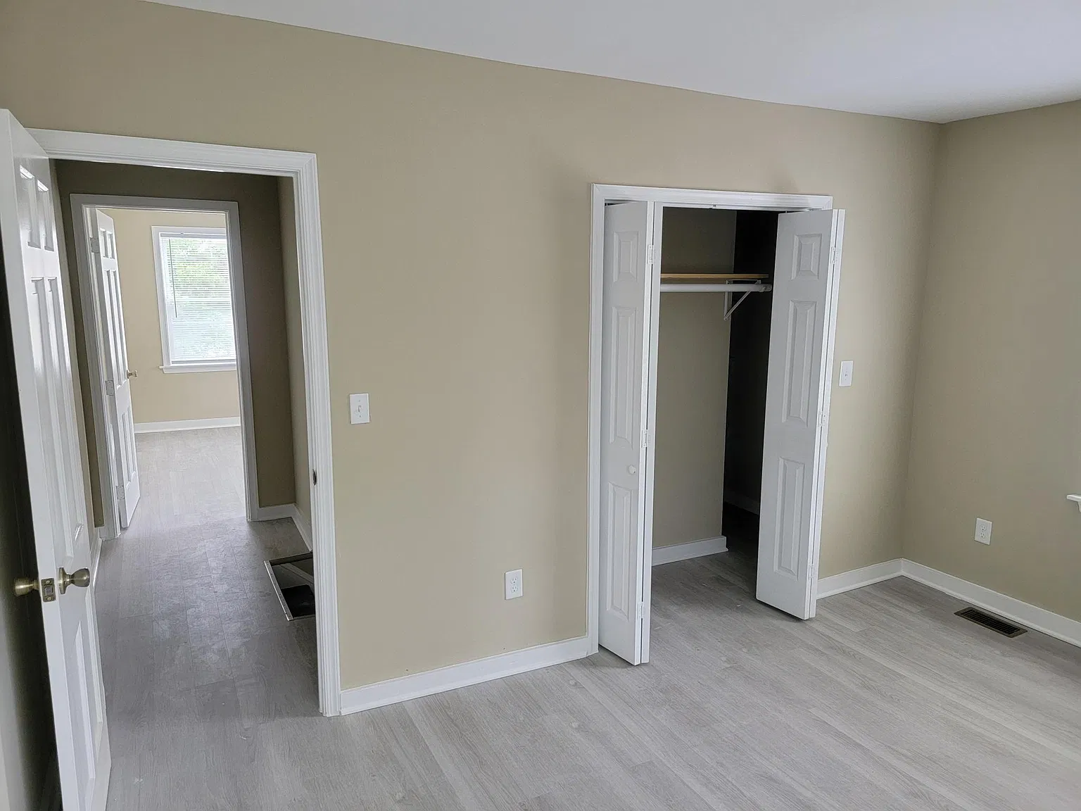 2 bed, 1080 sqft, $1,200 — Photo 4