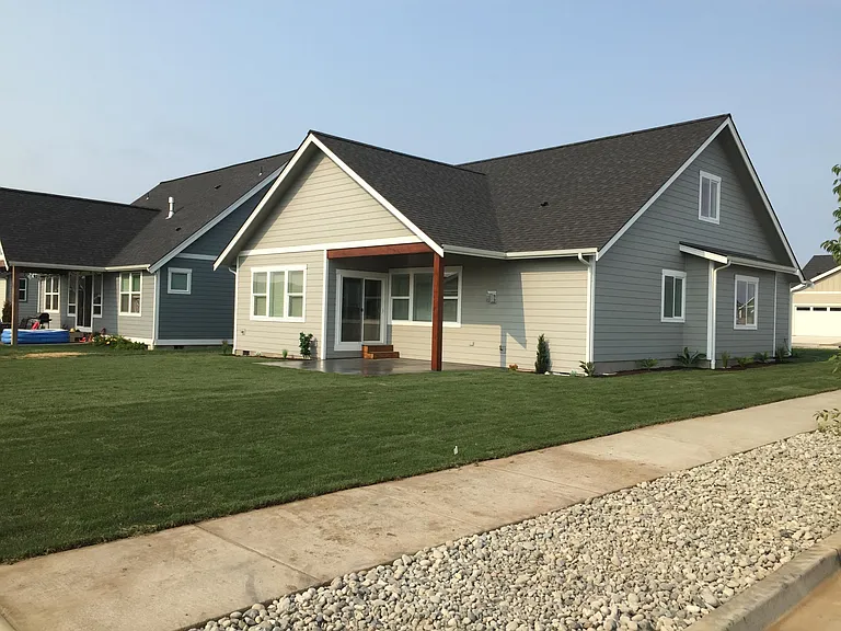 2132 Currant St — Photo 3