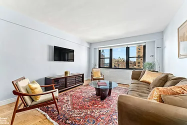 11 Riverside Drive