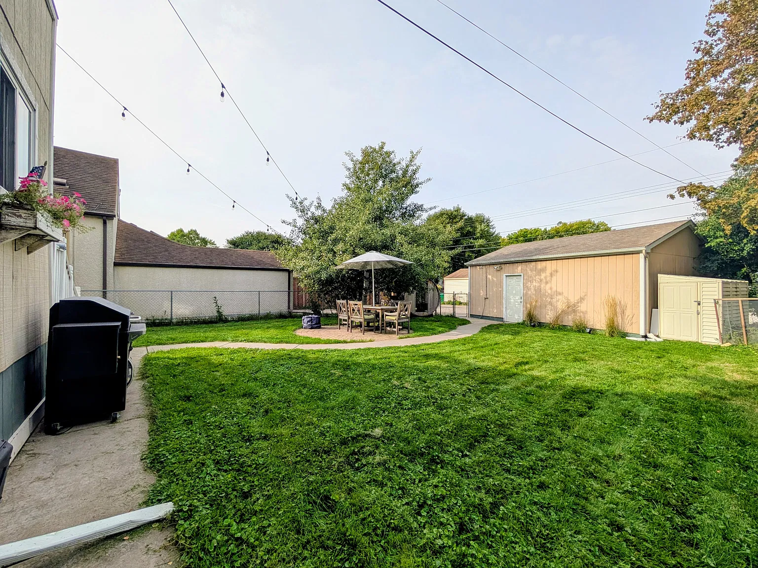 Updated 2bdrm 1bath fenced in yard with outdoor sauna, — Photo 3