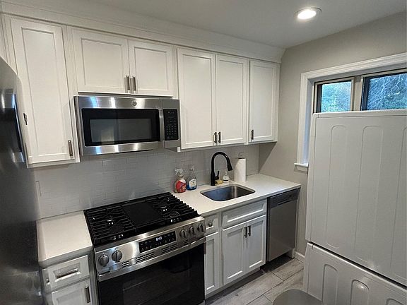 5th image of 220-21 Hillside Avenue #Upper
