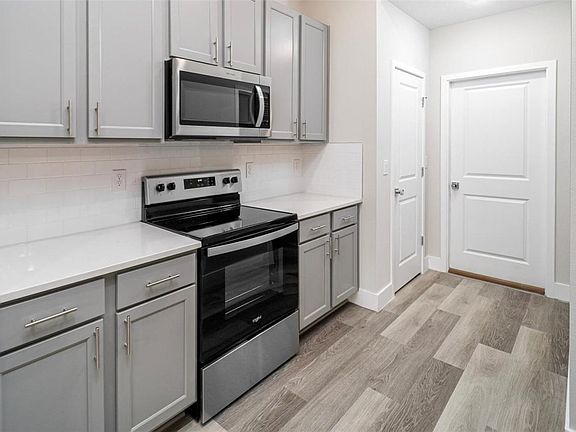 4th image of 25 Palm Leaf Ln