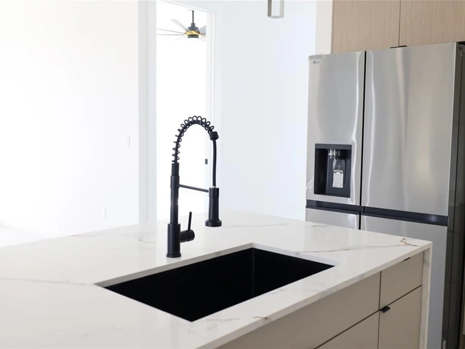 3 bed, 1638 sqft, $2,300 — Photo 4