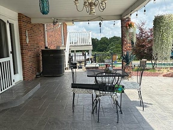 2nd image of 590 Stony Run Rd