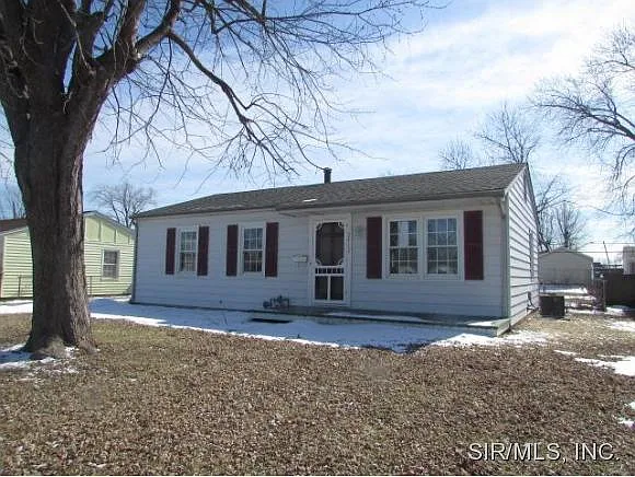 2412 Glen Pl photo 1