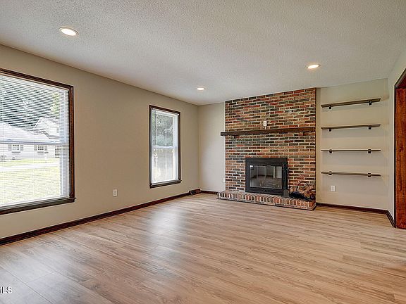 3rd image of 14353 Heather Dr