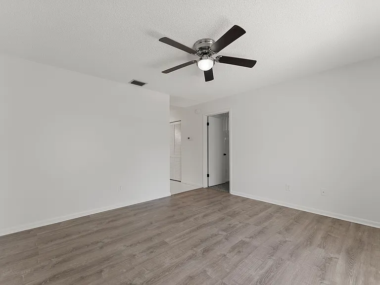Briarwood Apartments — Photo 11