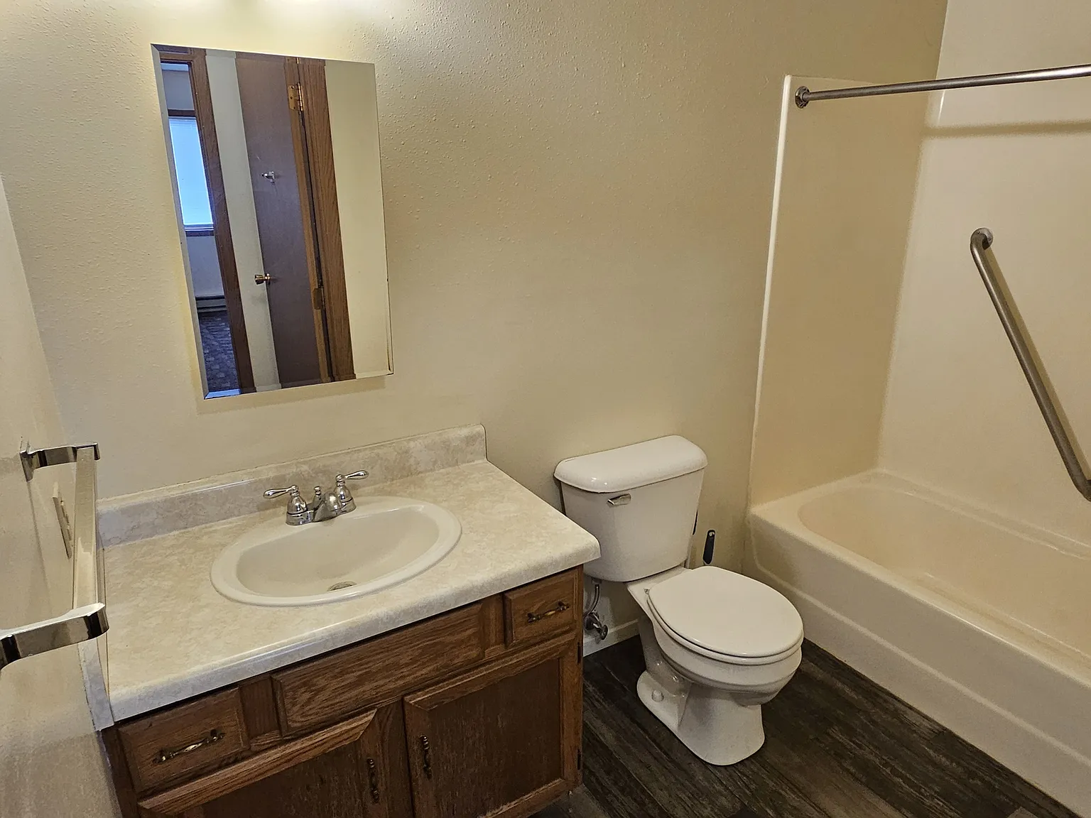 1 bed, $700 — Photo 3