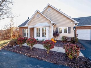 2307 Greystone Dr, Coraopolis, PA